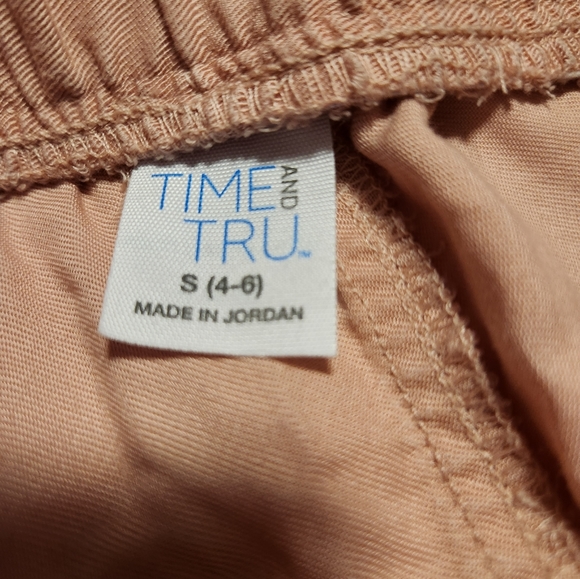 Peach shorts - Picture 2 of 3